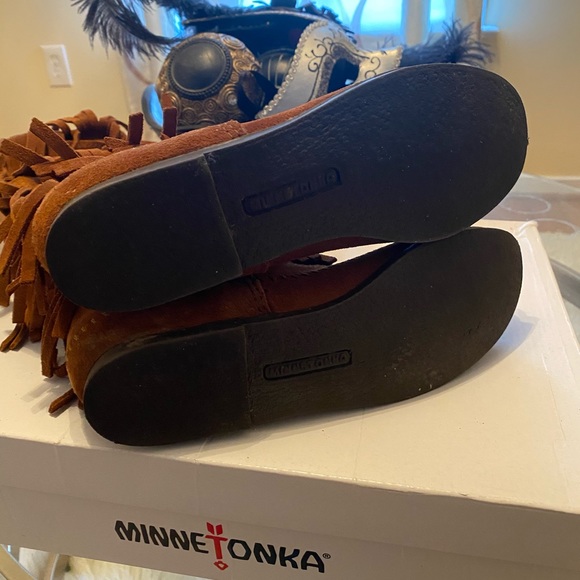 Knee high Minnetonka fringe boots - Picture 5 of 5